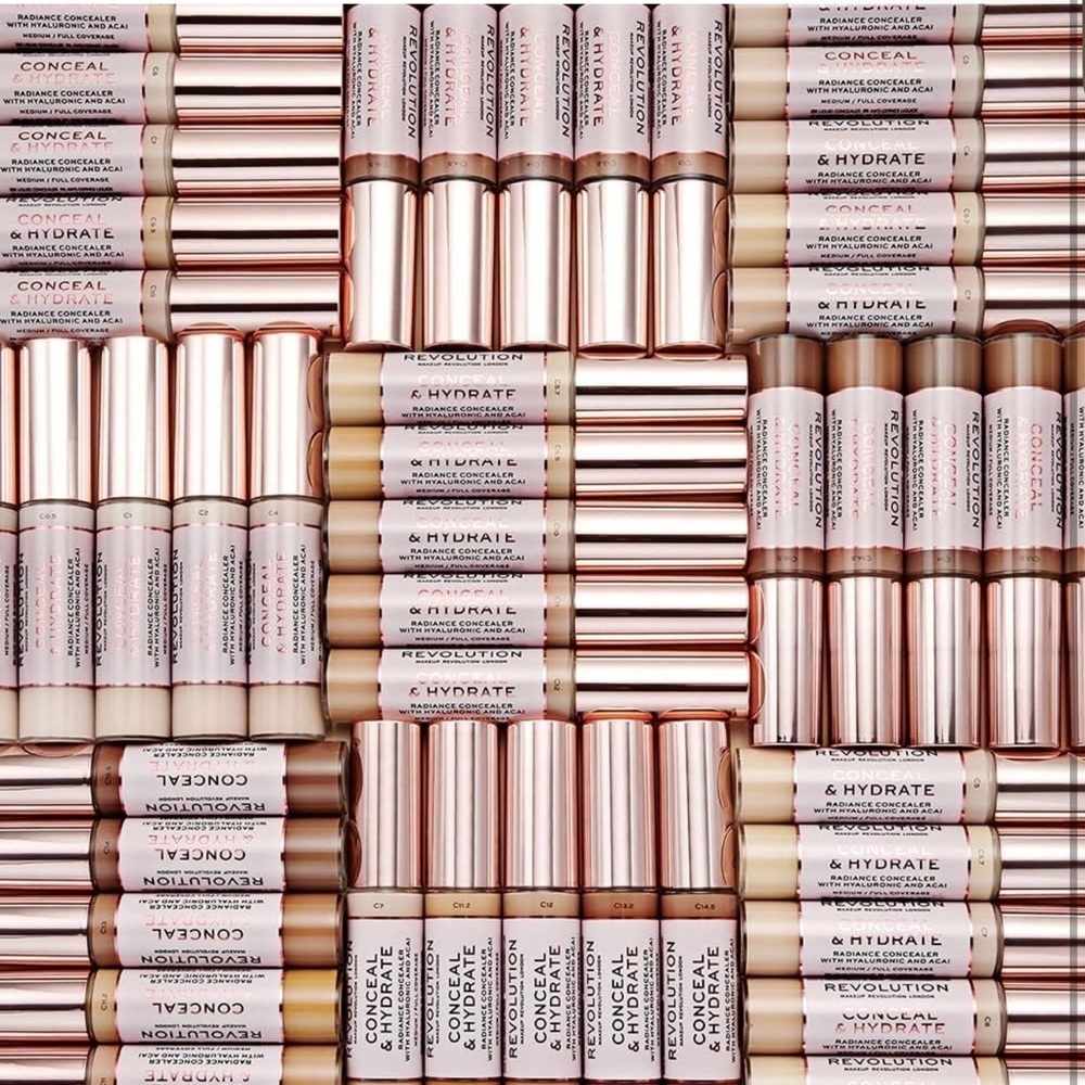 C4 | Makeup Revolution | Conceal & Hydrate Concealer | Light Skin, 0.45 fl.oz - Picture 4 of 5